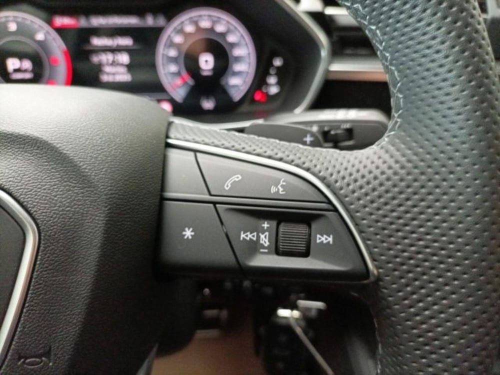 Audi Q3 Sportback nuova a Novara (16)