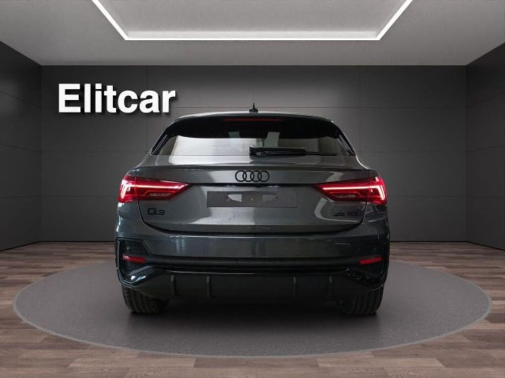 Audi Q3 Sportback nuova a Novara (6)