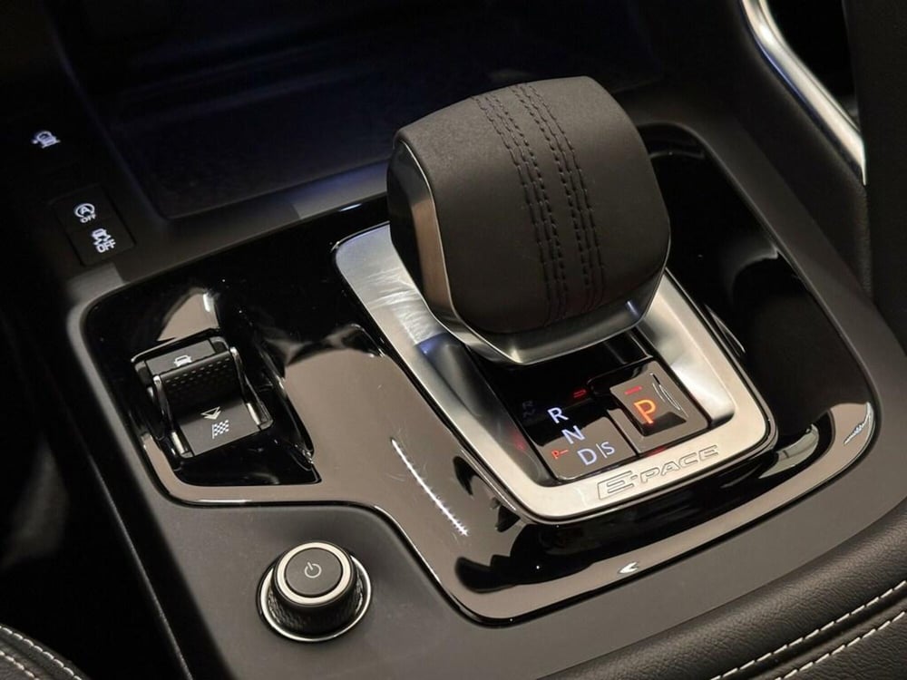 Jaguar E-Pace usata a Varese (12)