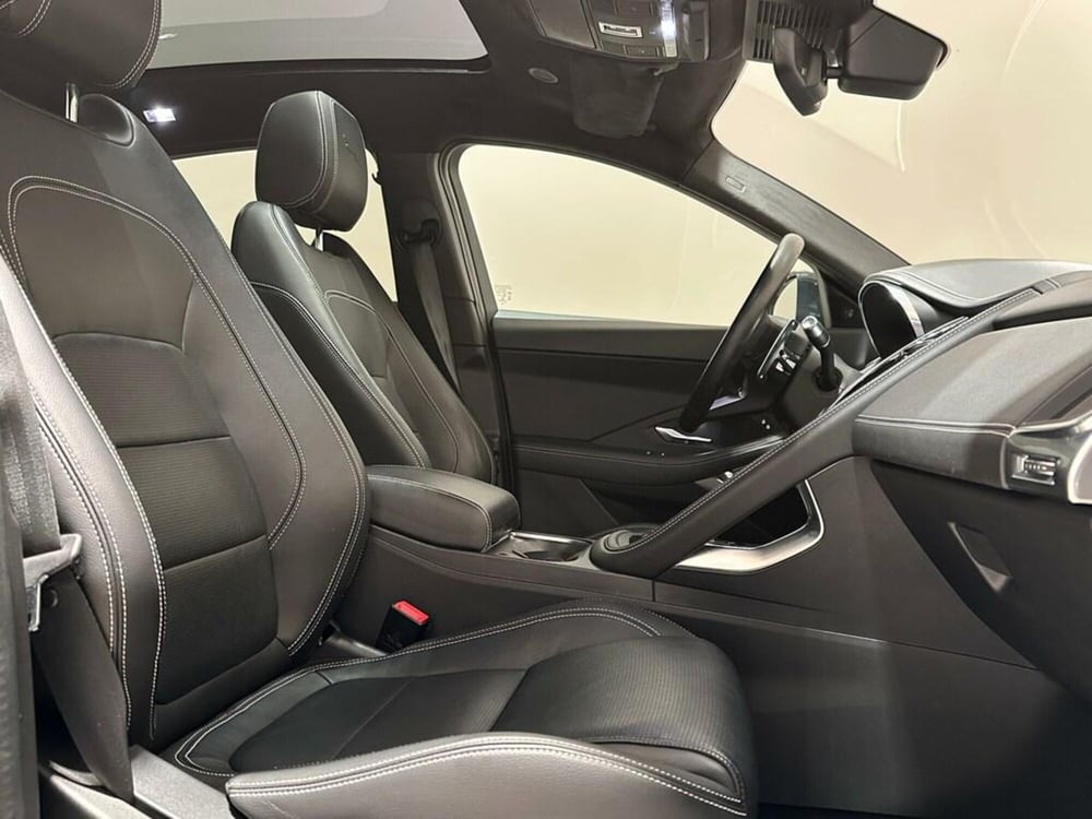 Jaguar E-Pace usata a Varese (3)