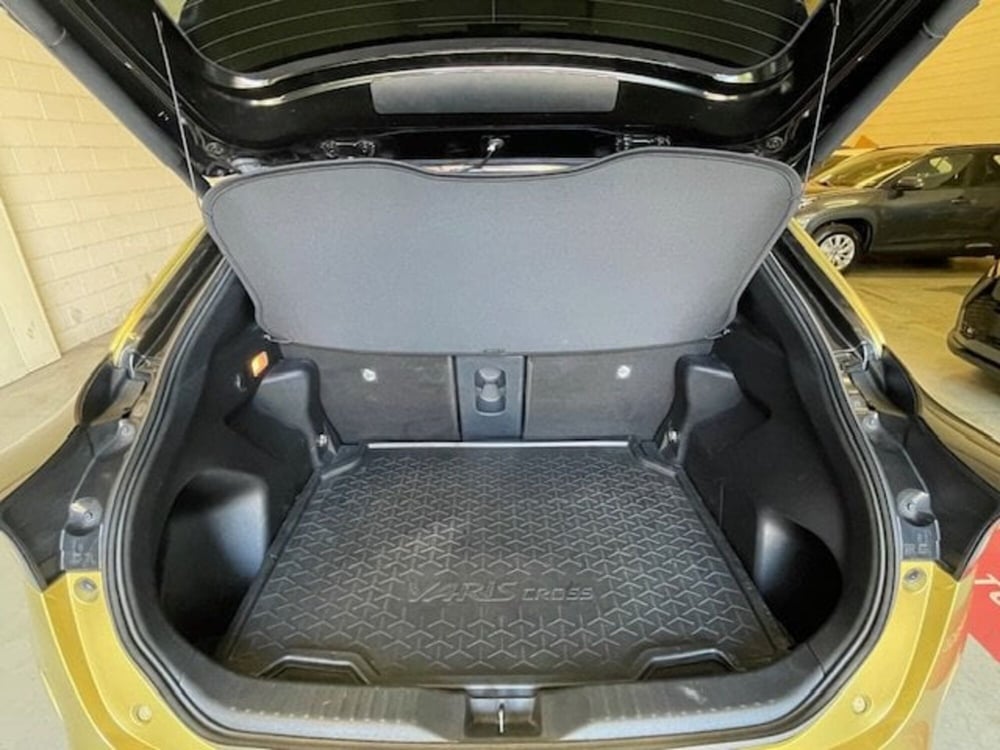 Toyota Yaris Cross usata a Como (11)