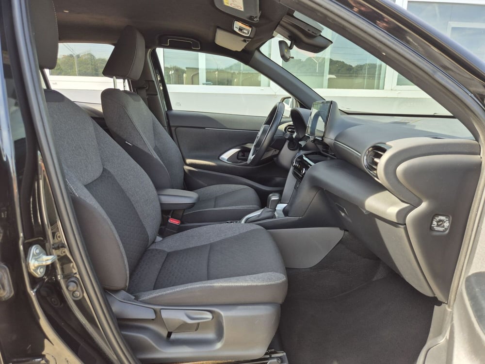 Toyota Yaris Cross usata a Genova (9)
