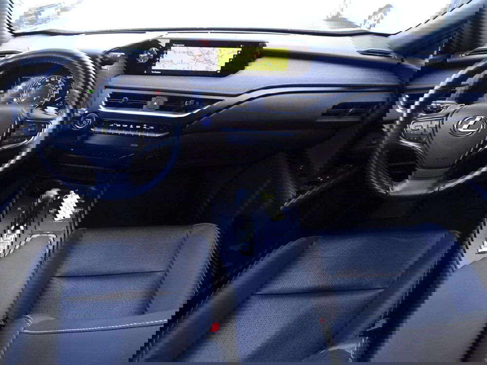 Lexus UX usata a Treviso (13)