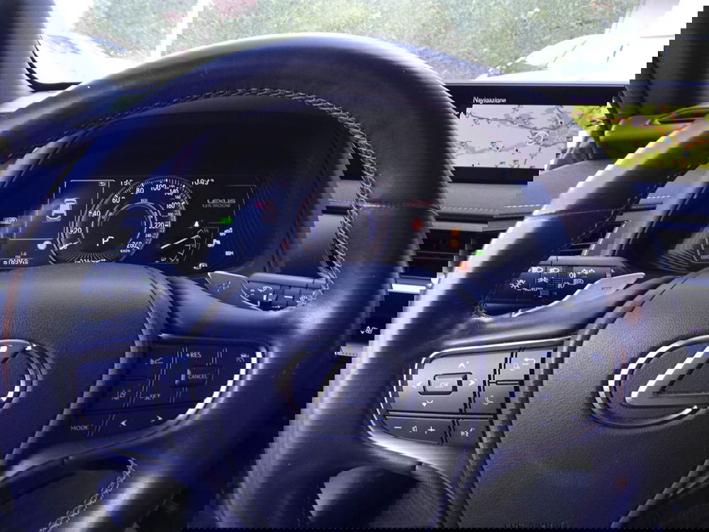 Lexus UX usata a Treviso (15)