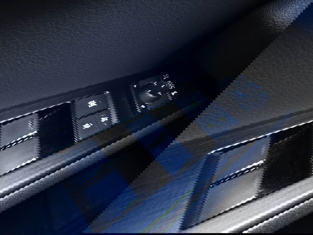 Lexus UX usata a Treviso (17)