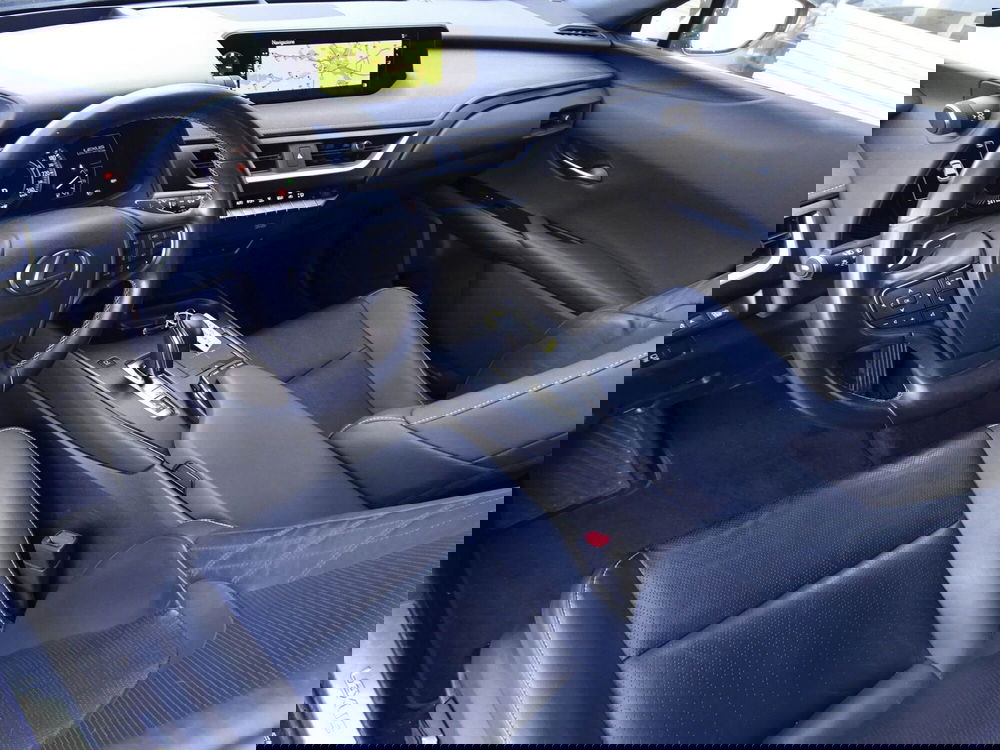 Lexus UX usata a Treviso (9)