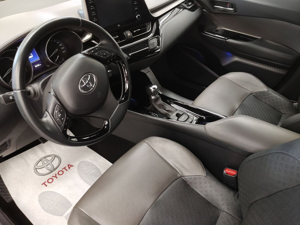Toyota Toyota C-HR usata a Roma (12)
