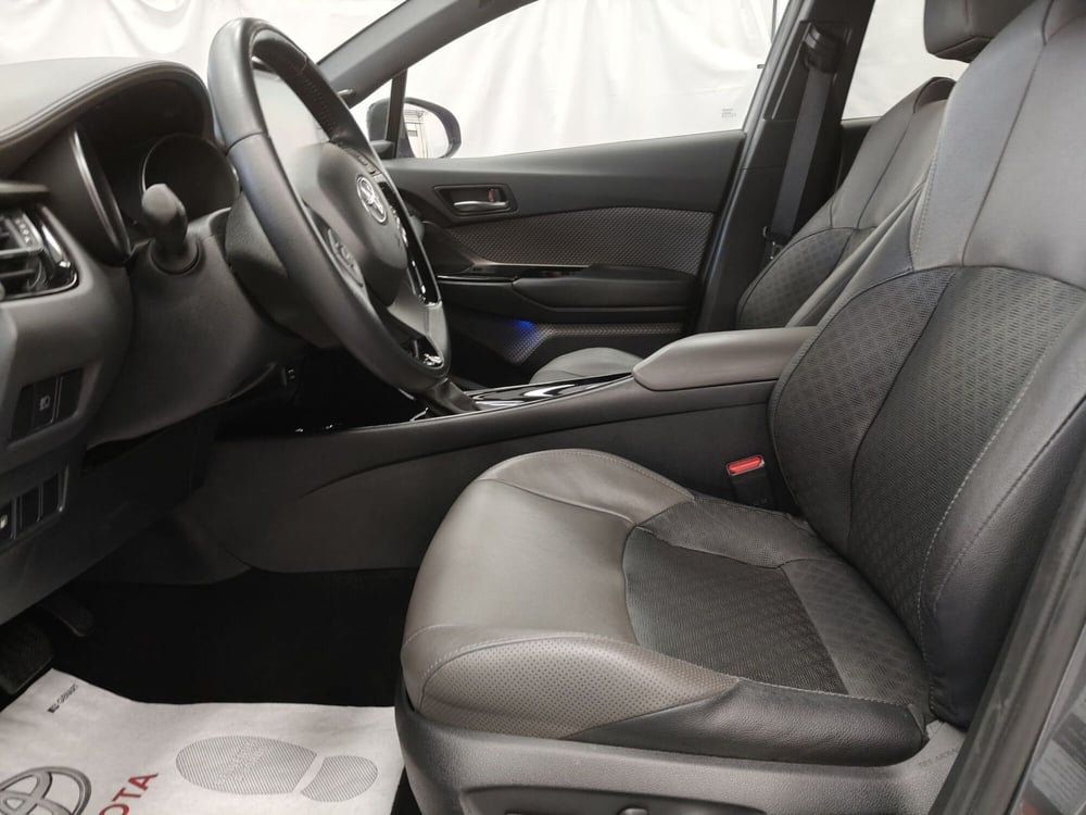 Toyota Toyota C-HR usata a Roma (14)