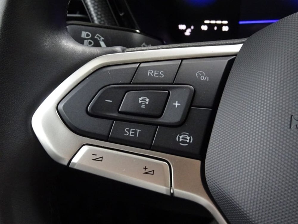 Volkswagen T-Cross usata a Como (9)