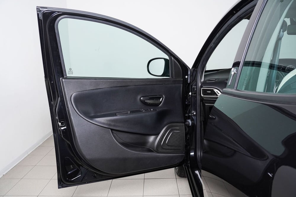 Lancia Ypsilon usata a Perugia (14)