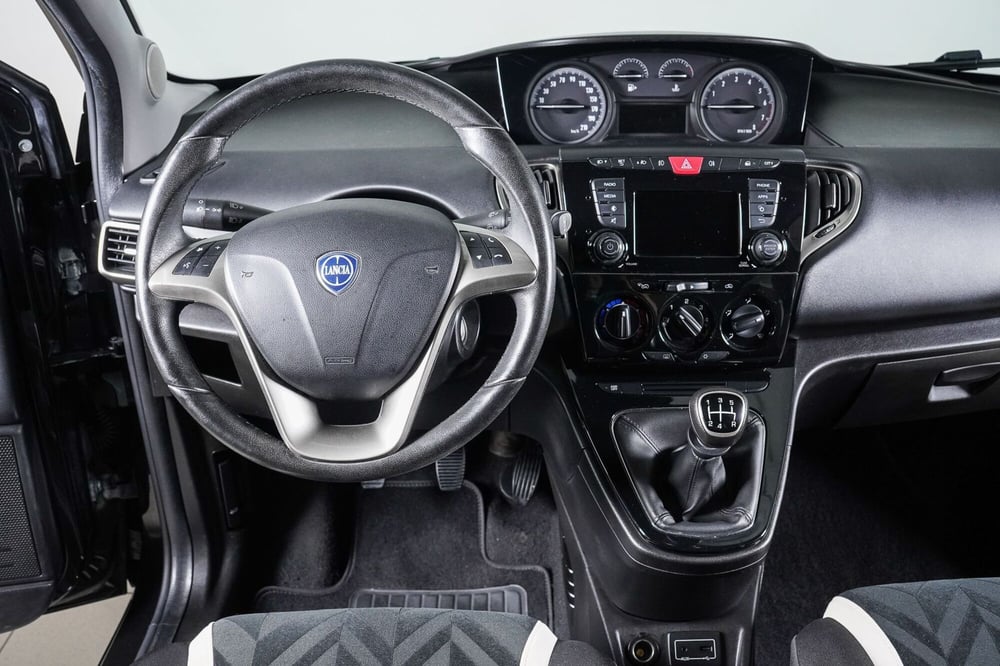 Lancia Ypsilon usata a Perugia (16)