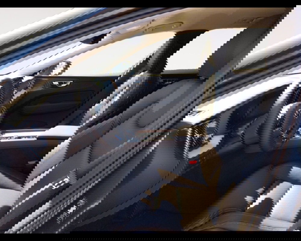 Volvo XC60 nuova a Bologna (9)