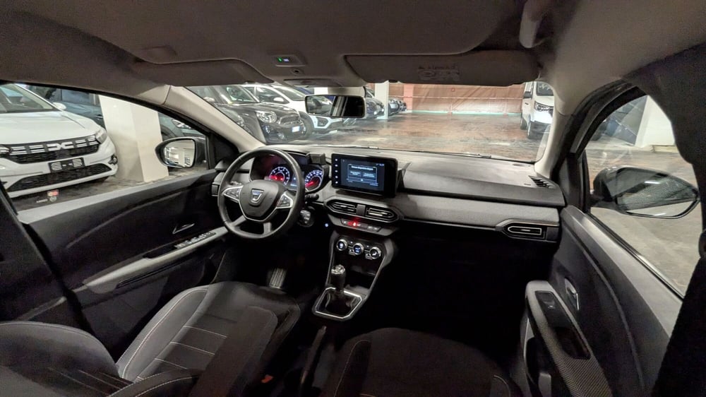 Dacia Jogger usata a Milano (16)