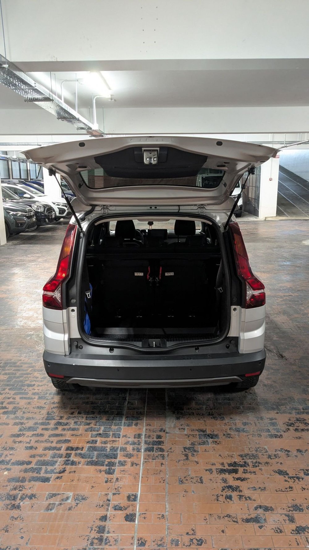Dacia Jogger usata a Milano (5)