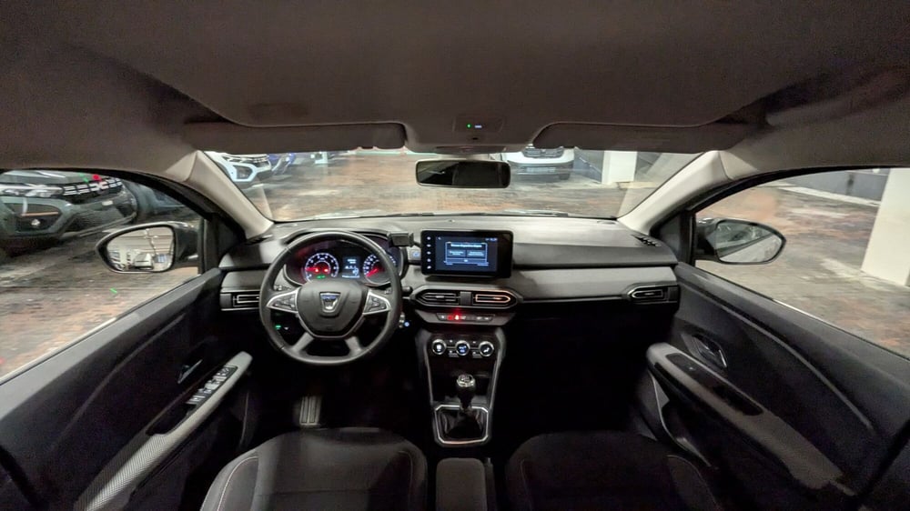 Dacia Jogger usata a Milano (7)