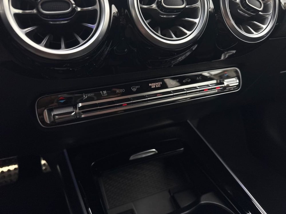 Mercedes-Benz GLA SUV nuova a Firenze (15)