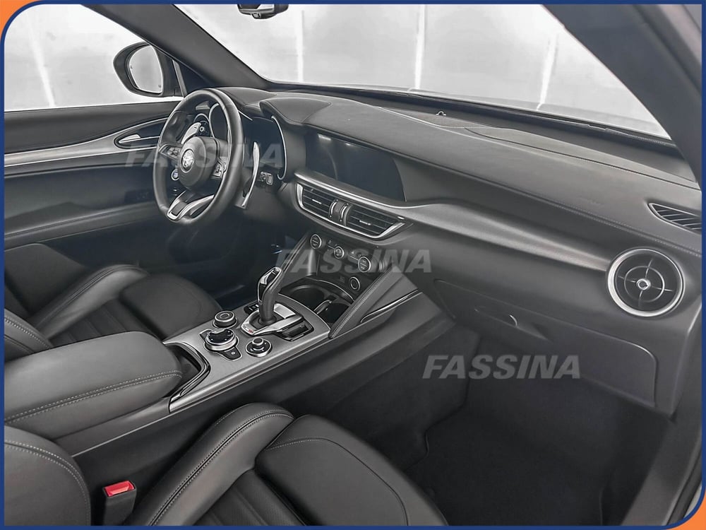 Alfa Romeo Stelvio usata a Milano (13)