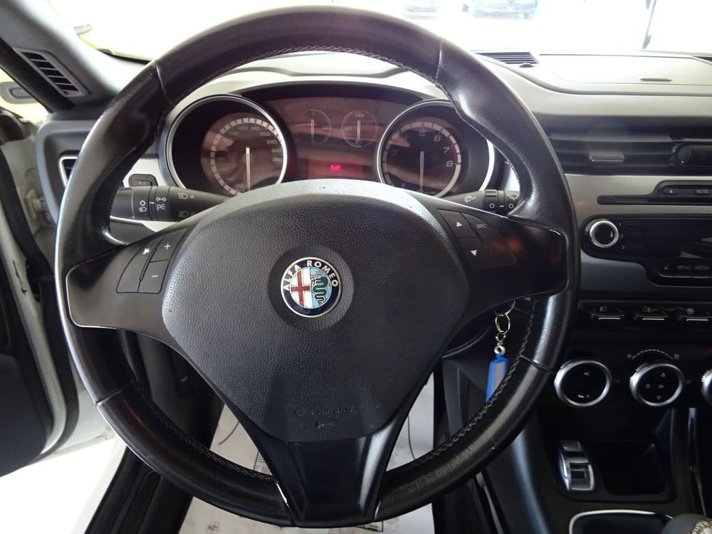 Alfa Romeo Giulietta usata a Lucca (10)