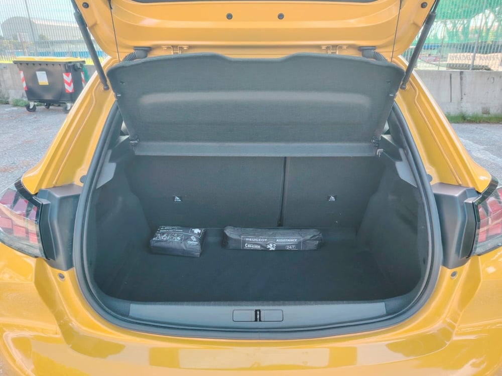 Peugeot 208 usata a Massa-Carrara (12)