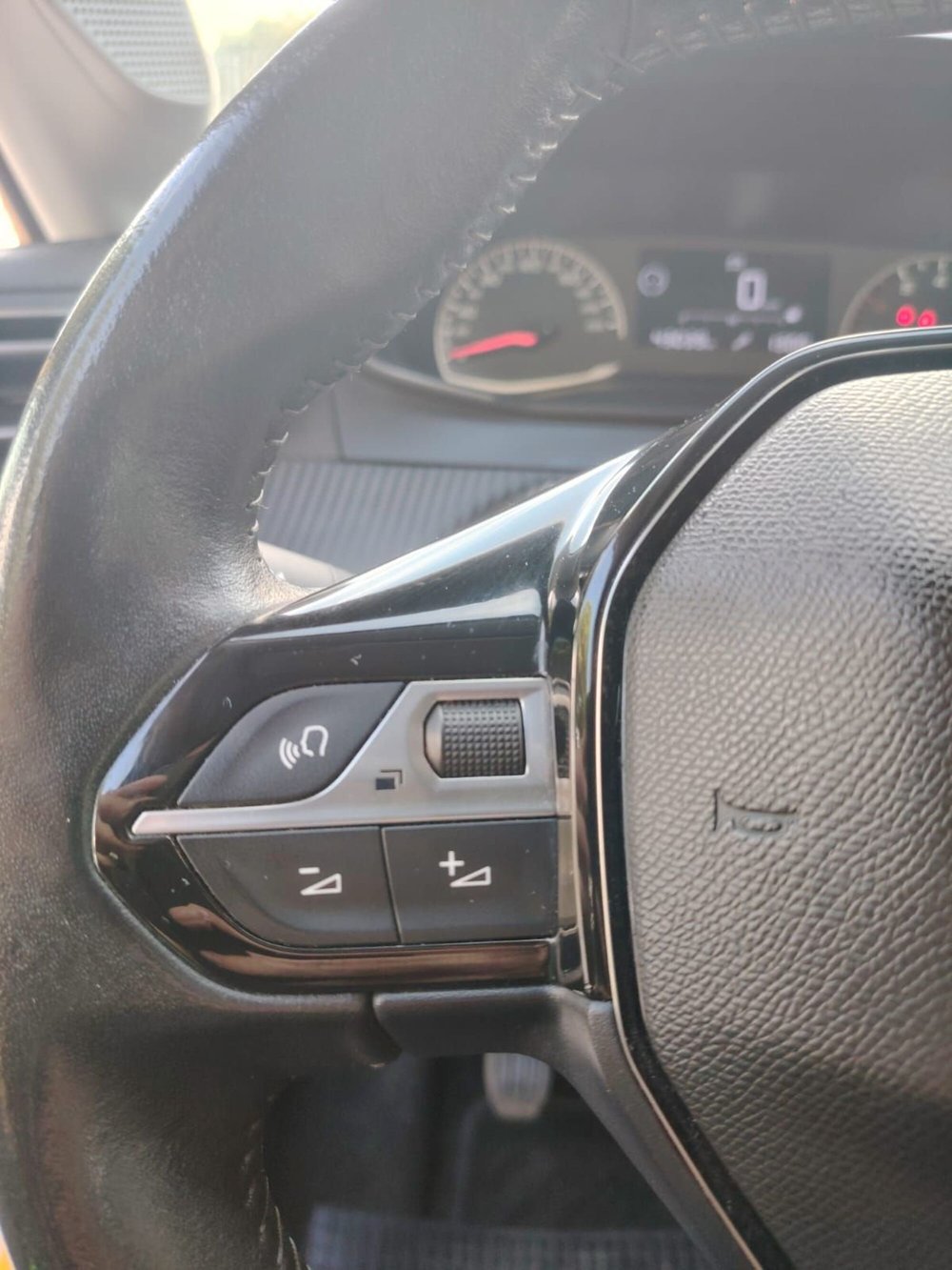 Peugeot 208 usata a Massa-Carrara (19)