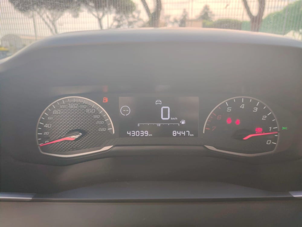 Peugeot 208 usata a Massa-Carrara (9)