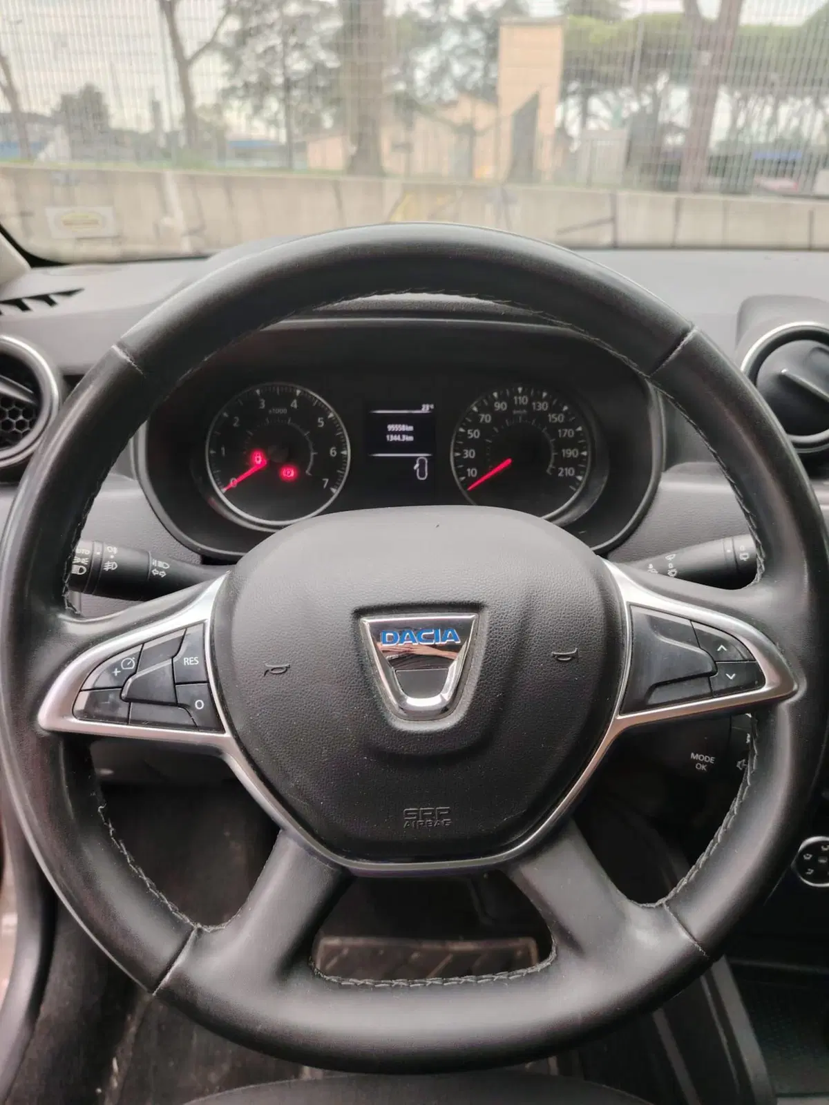 Dacia Duster usata a Massa-Carrara (9)