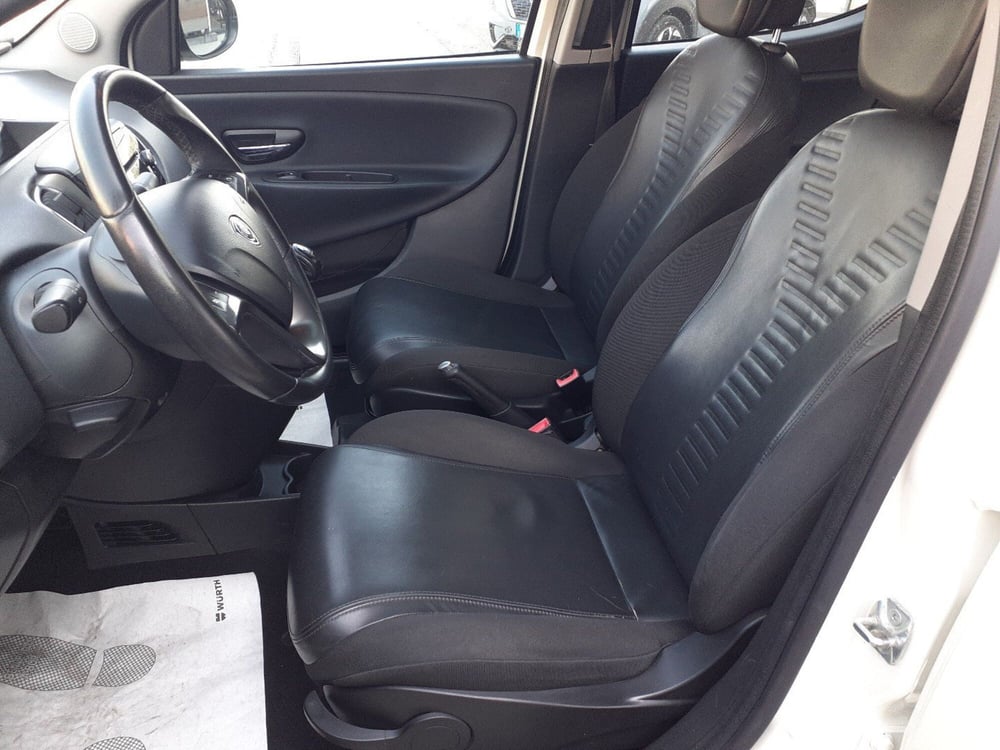 Lancia Ypsilon usata a Parma (11)
