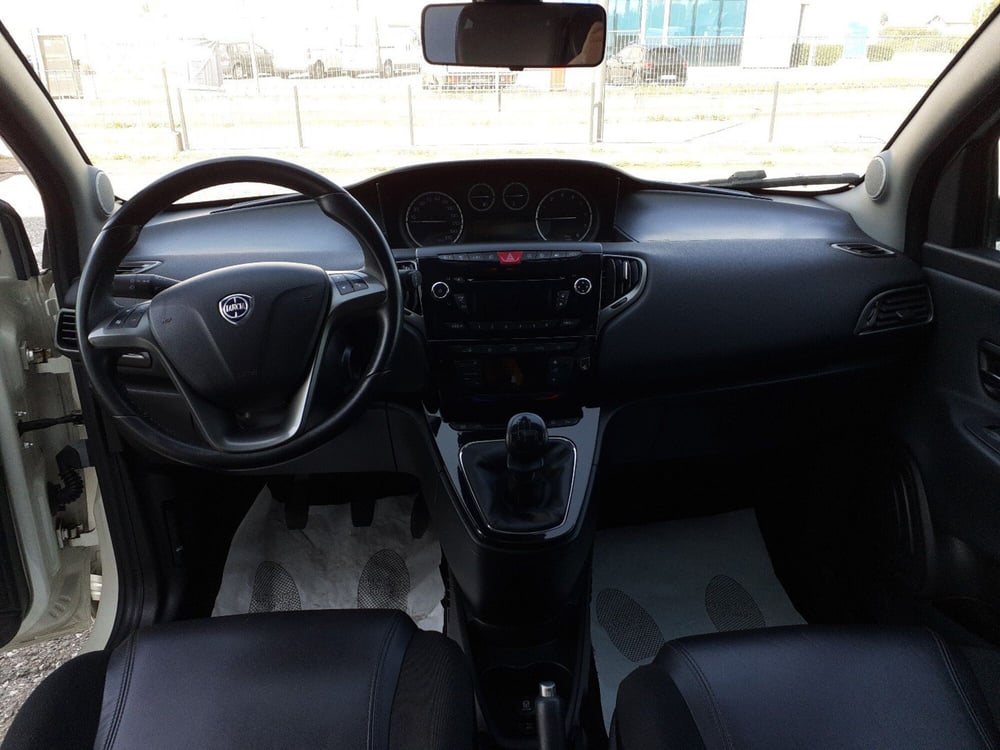 Lancia Ypsilon usata a Parma (12)