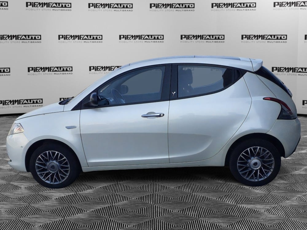 Lancia Ypsilon usata a Parma (2)