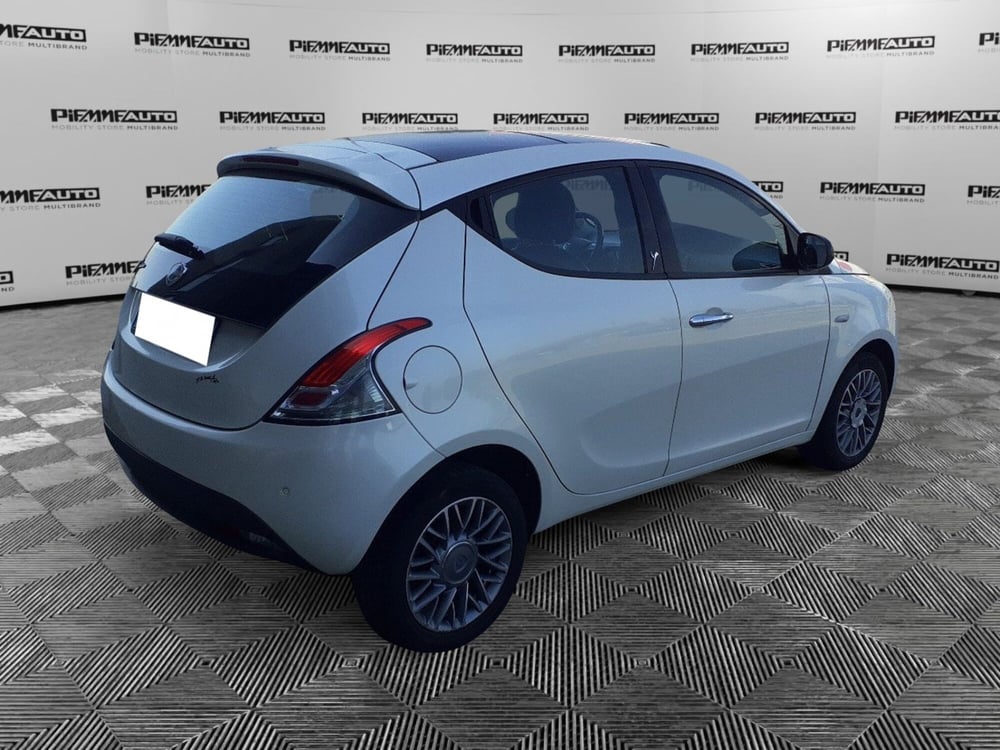 Lancia Ypsilon usata a Parma (5)