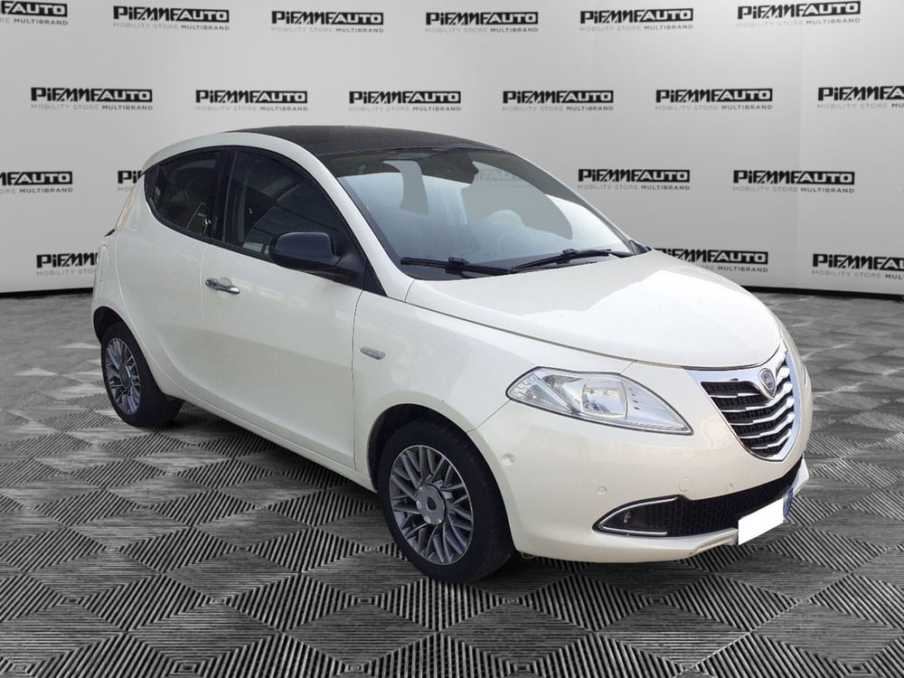 Lancia Ypsilon usata a Parma (7)