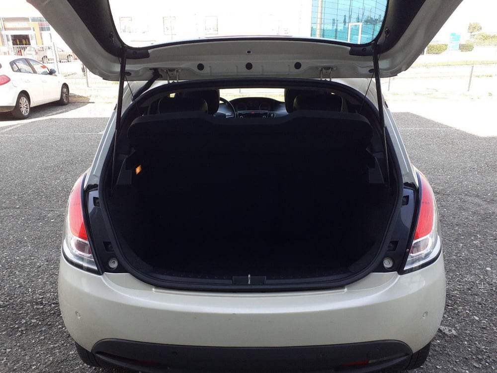 Lancia Ypsilon usata a Parma (9)