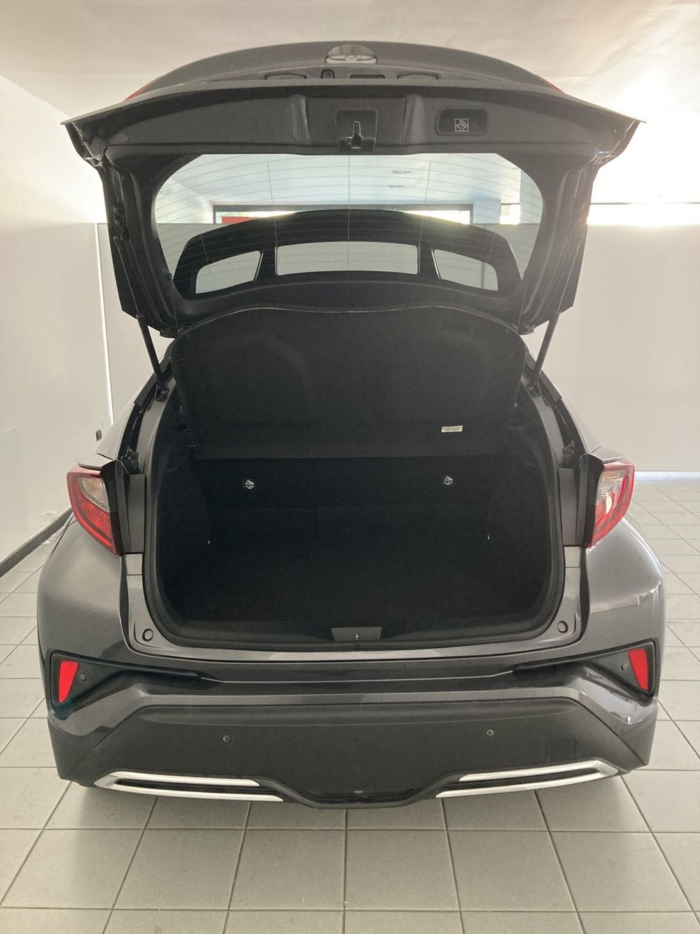 Toyota Toyota C-HR usata a Barletta-Andria-Trani (7)