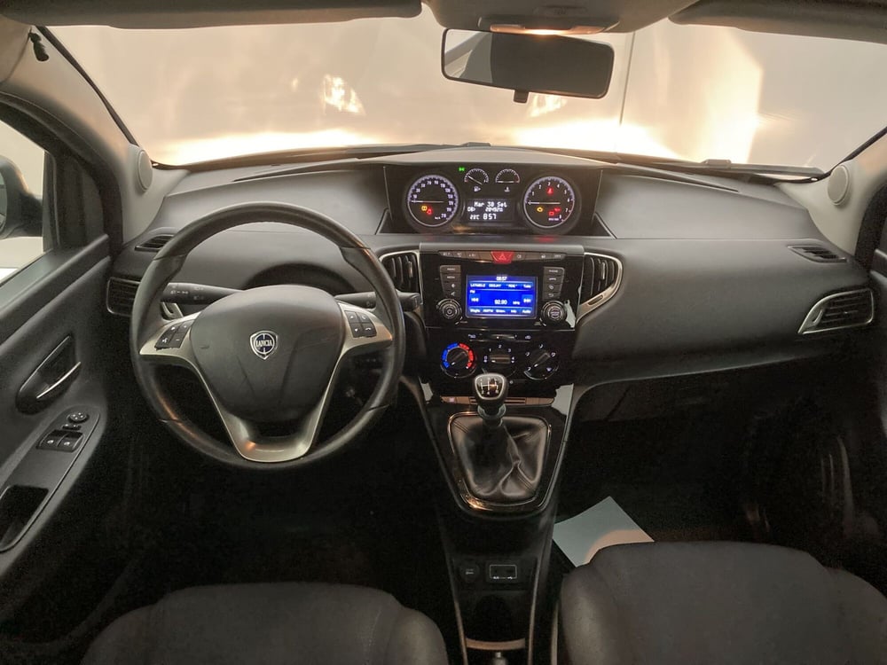 Lancia Ypsilon usata a Barletta-Andria-Trani (11)