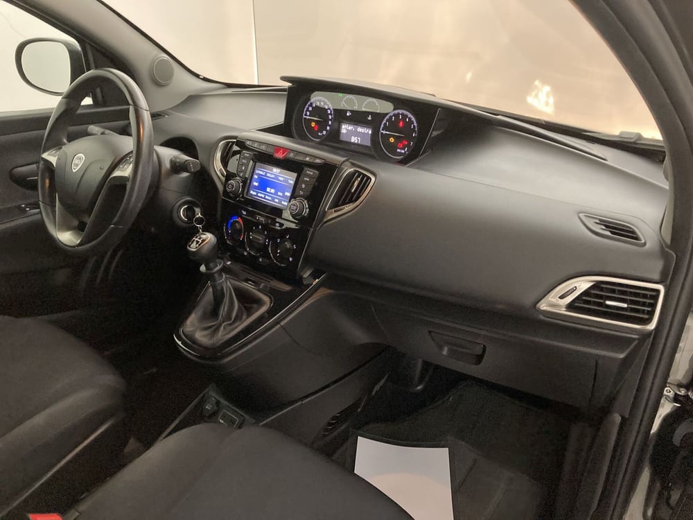 Lancia Ypsilon usata a Barletta-Andria-Trani (12)