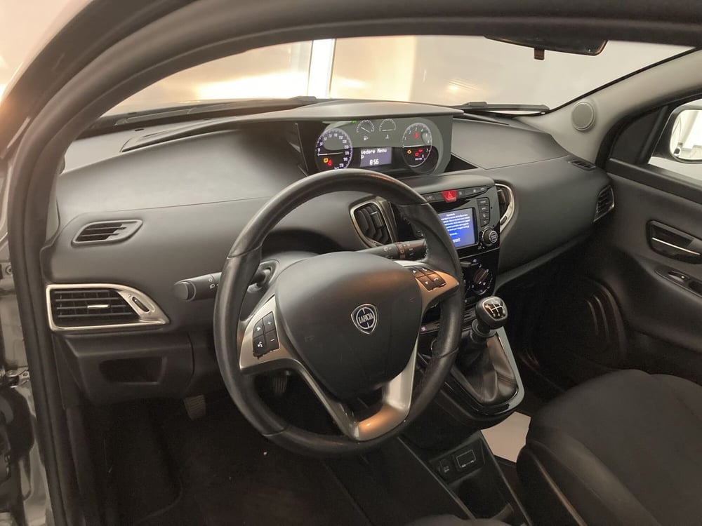 Lancia Ypsilon usata a Barletta-Andria-Trani (8)