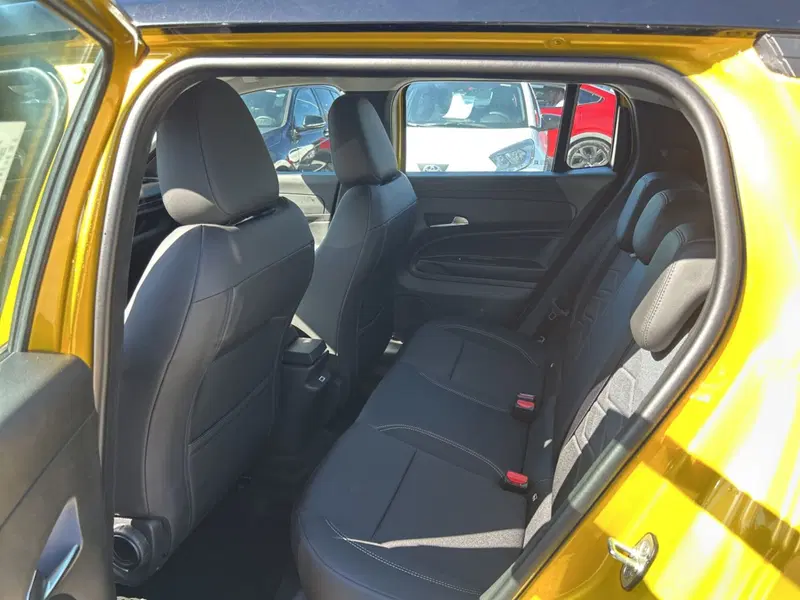 Jeep Avenger nuova a Latina (12)