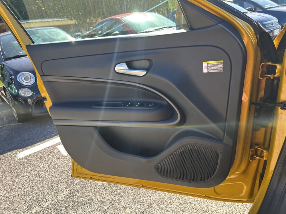 Jeep Avenger nuova a Latina (20)