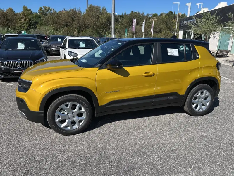 Jeep Avenger nuova a Latina (8)