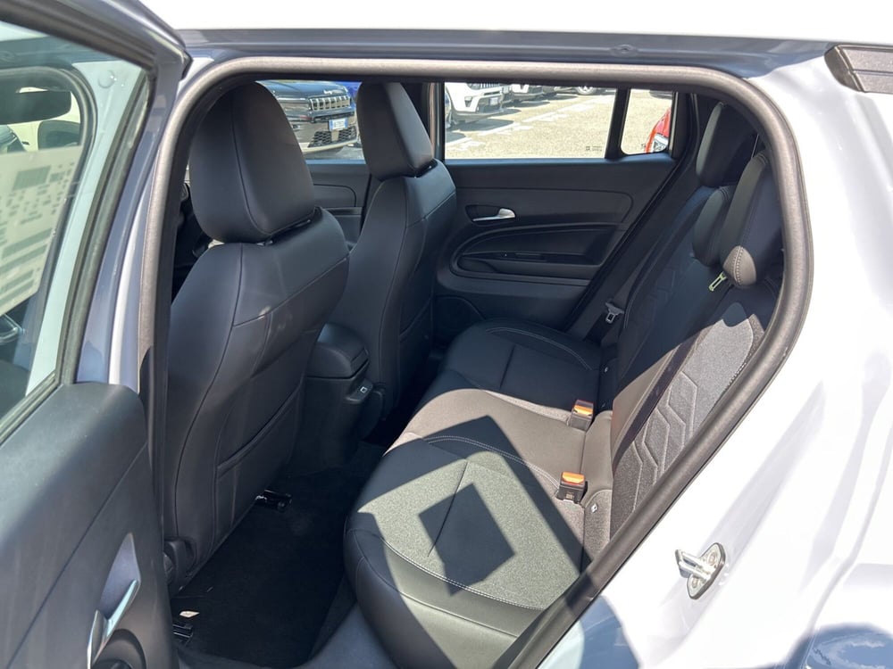 Jeep Avenger nuova a Latina (12)