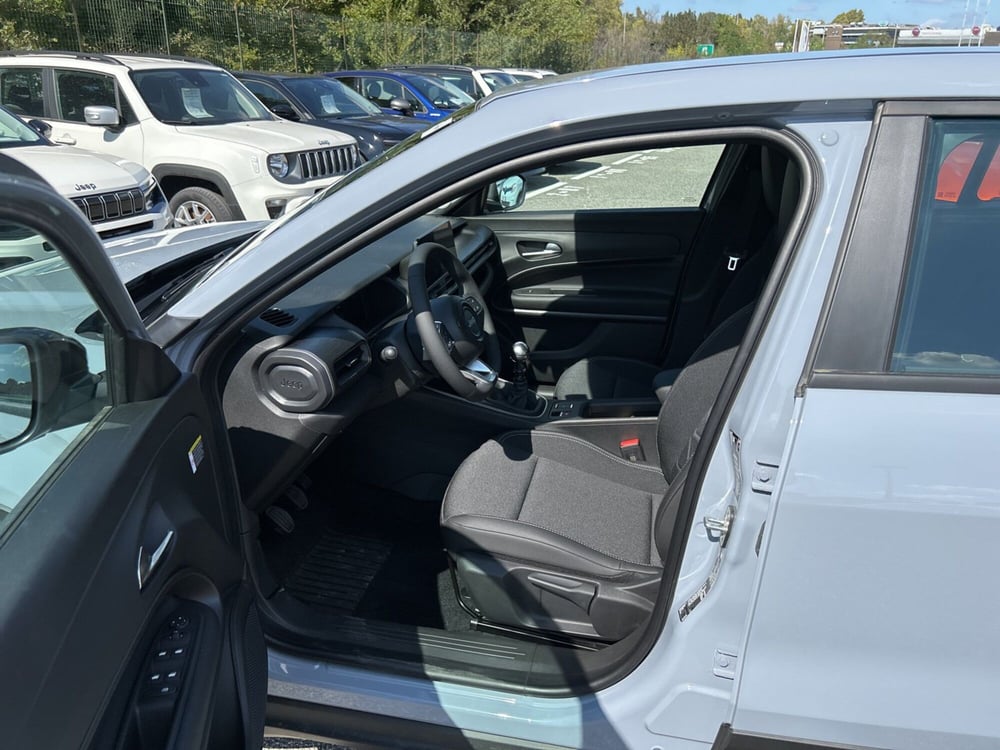 Jeep Avenger nuova a Latina (13)