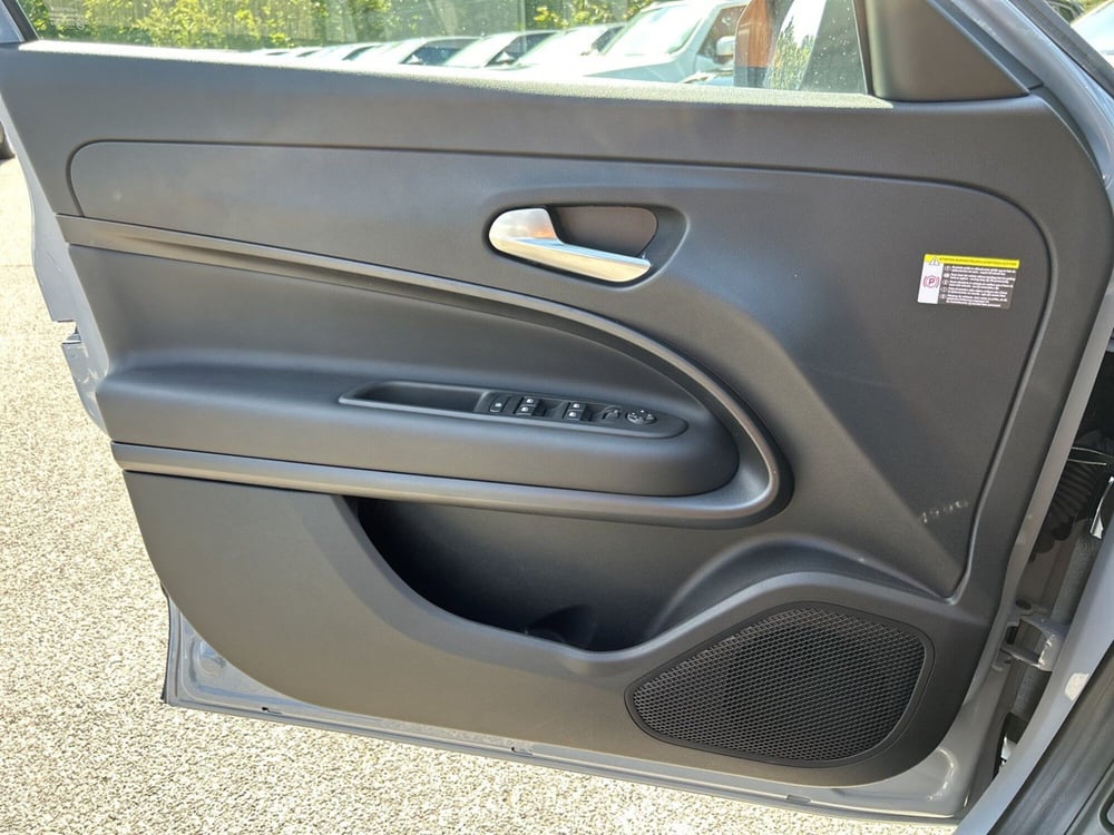 Jeep Avenger nuova a Latina (20)