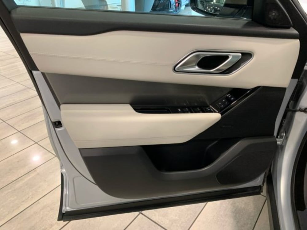 Land Rover Range Rover Velar usata a Livorno (20)