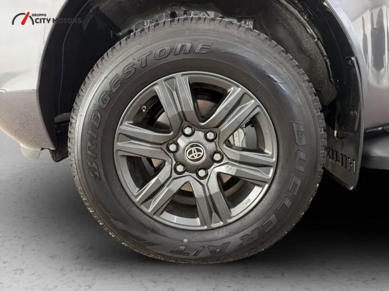 Toyota Hilux nuova a Monza e Brianza (15)