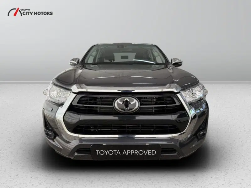 Toyota Hilux nuova a Monza e Brianza (2)