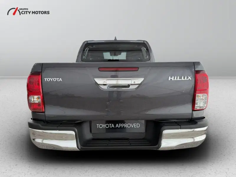 Toyota Hilux nuova a Monza e Brianza (5)