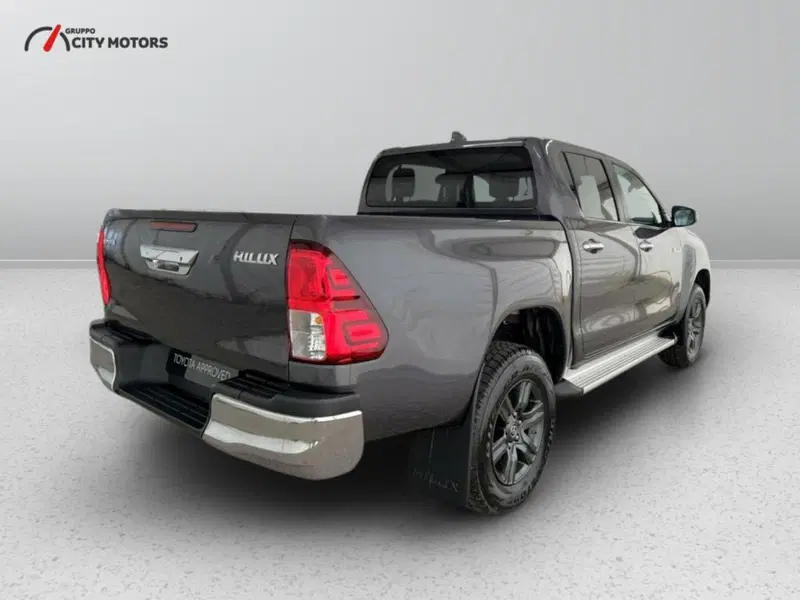 Toyota Hilux nuova a Monza e Brianza (6)