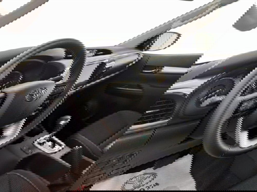 Toyota Hilux nuova a Monza e Brianza (11)