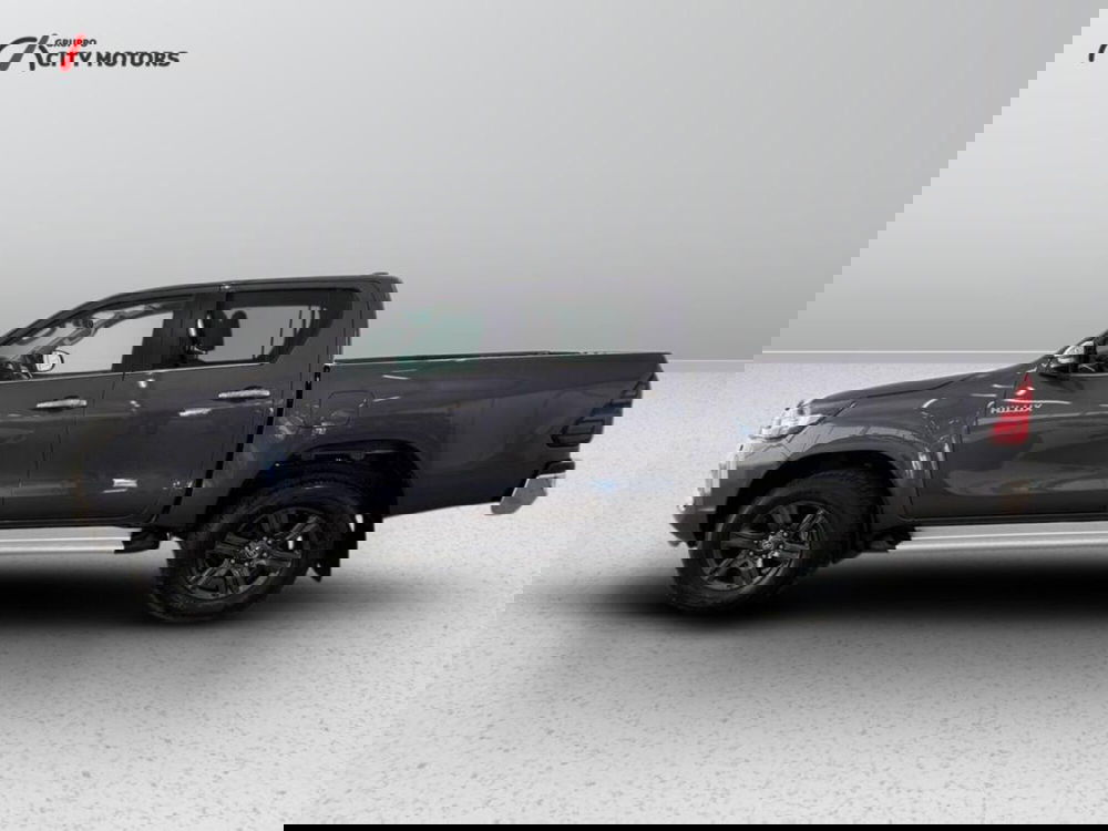 Toyota Hilux nuova a Monza e Brianza (3)