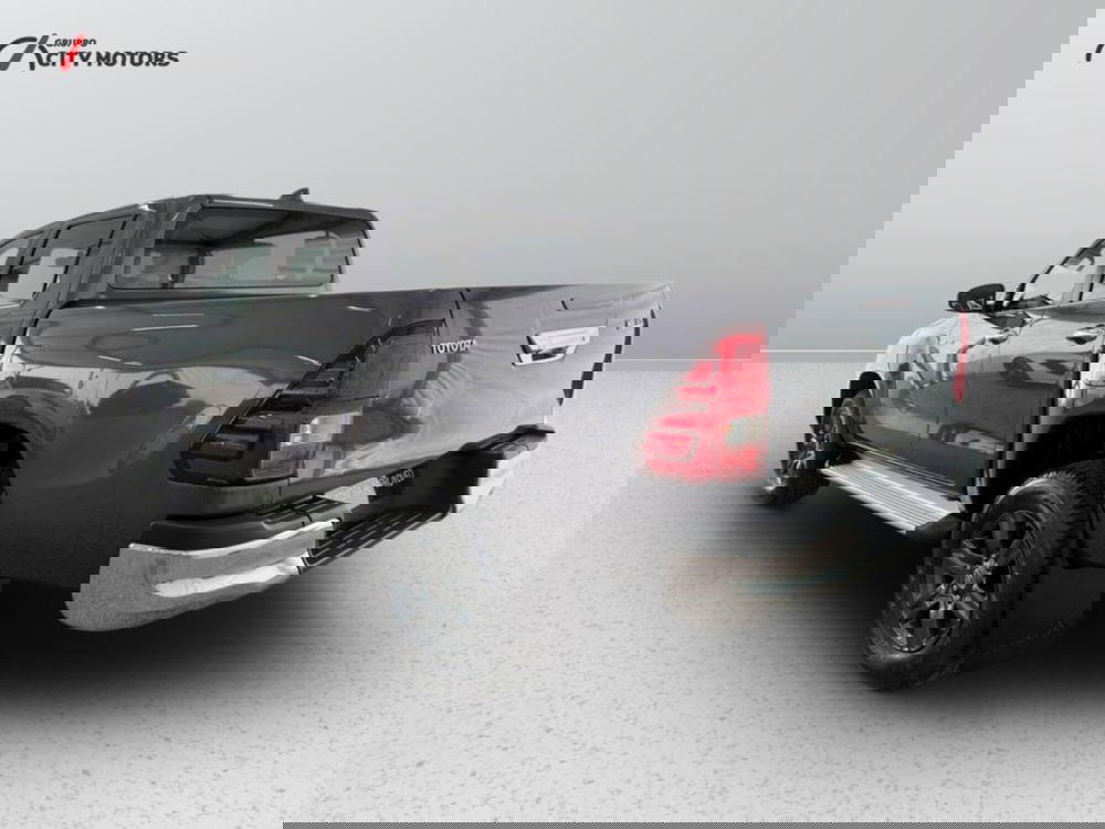 Toyota Hilux nuova a Monza e Brianza (4)